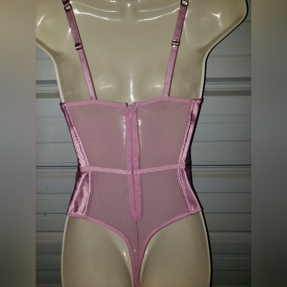 💋 💄 Bra Size 32C Victoria's Secret pink satin Teddy Lingerie bodysuit 💋 👠 - Picture 6 of 9